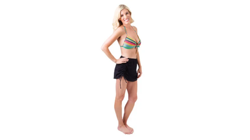 una mujer con una prenda de vestir