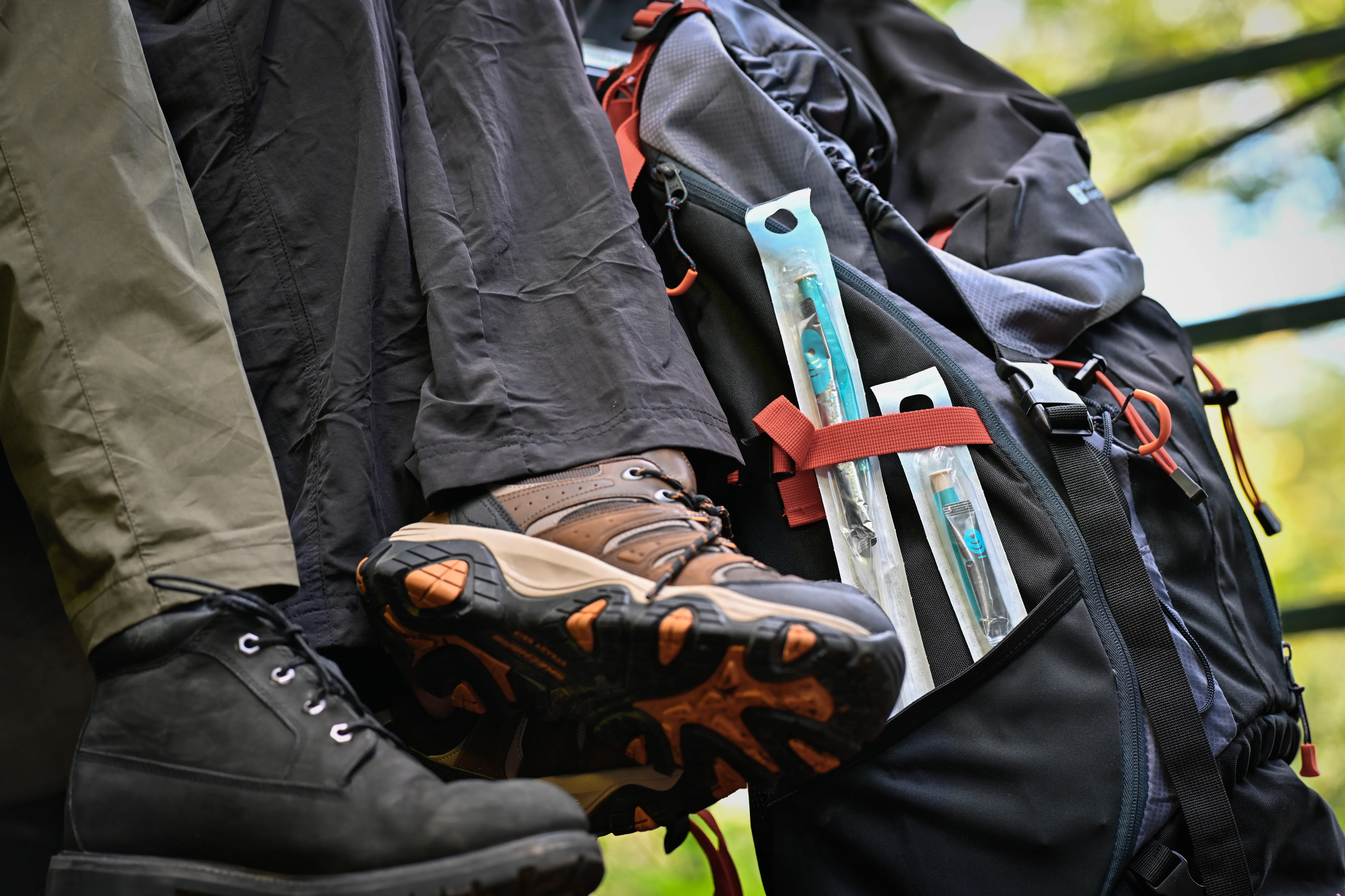 une personne avec un sac à dos